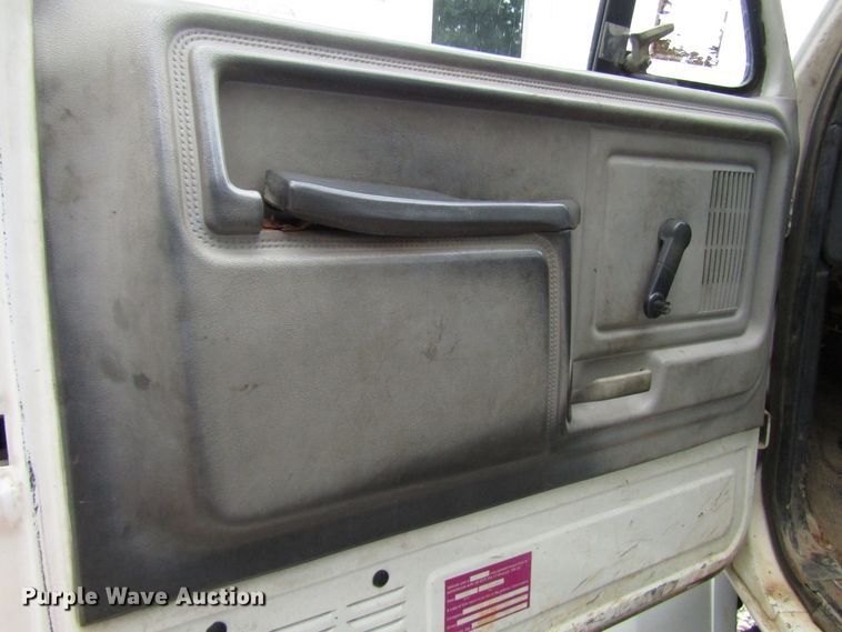 image for item DG1360 1991 Ford F800 digger derrick truck