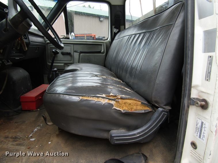 image for item DG1360 1991 Ford F800 digger derrick truck