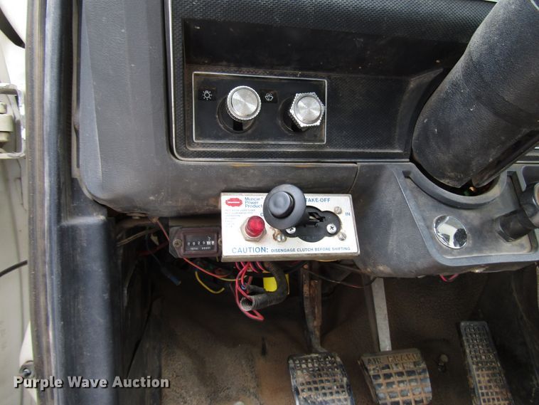 image for item DG1360 1991 Ford F800 digger derrick truck