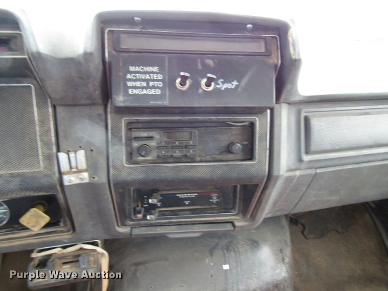 image for item DG1360 1991 Ford F800 digger derrick truck