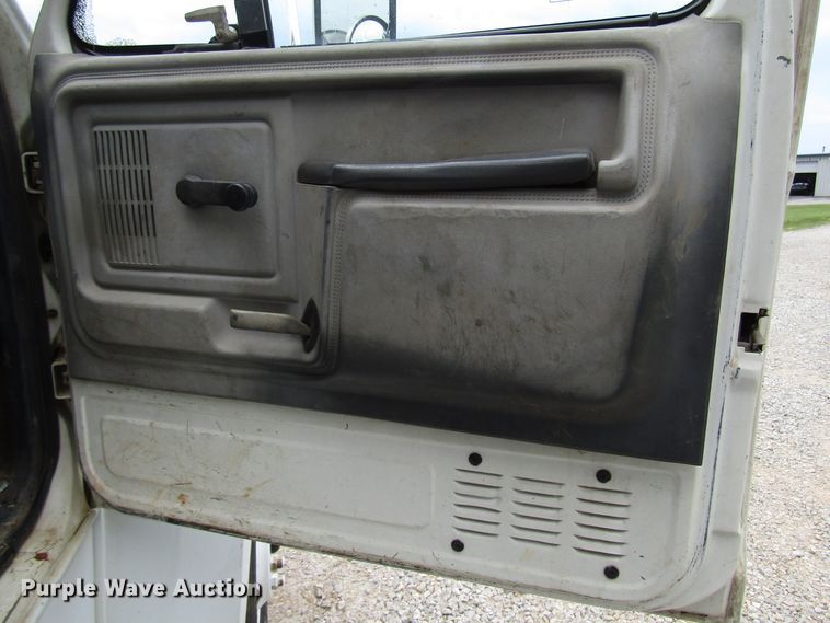 image for item DG1360 1991 Ford F800 digger derrick truck