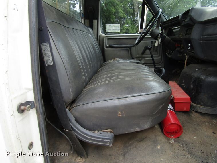 image for item DG1360 1991 Ford F800 digger derrick truck