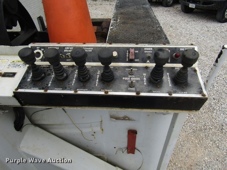 image for item DG1360 1991 Ford F800 digger derrick truck