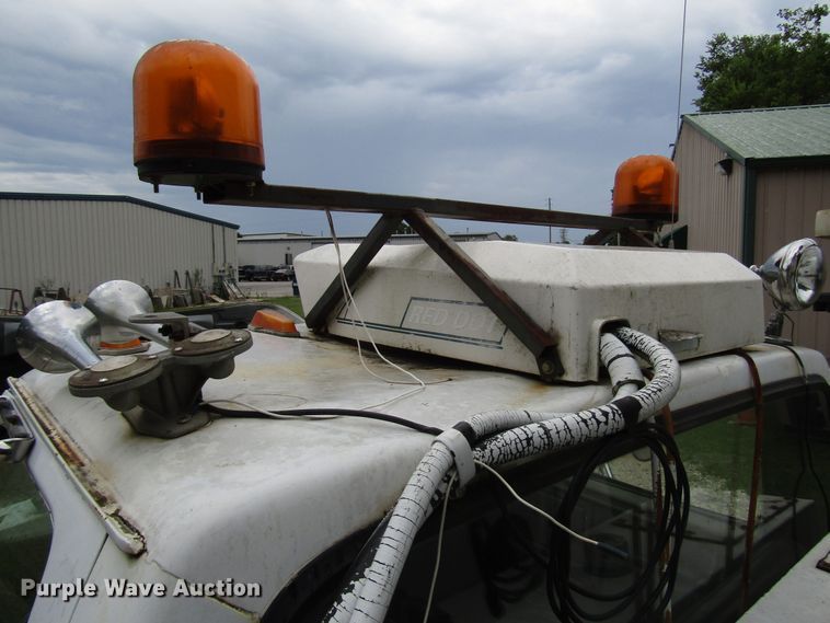 image for item DG1360 1991 Ford F800 digger derrick truck