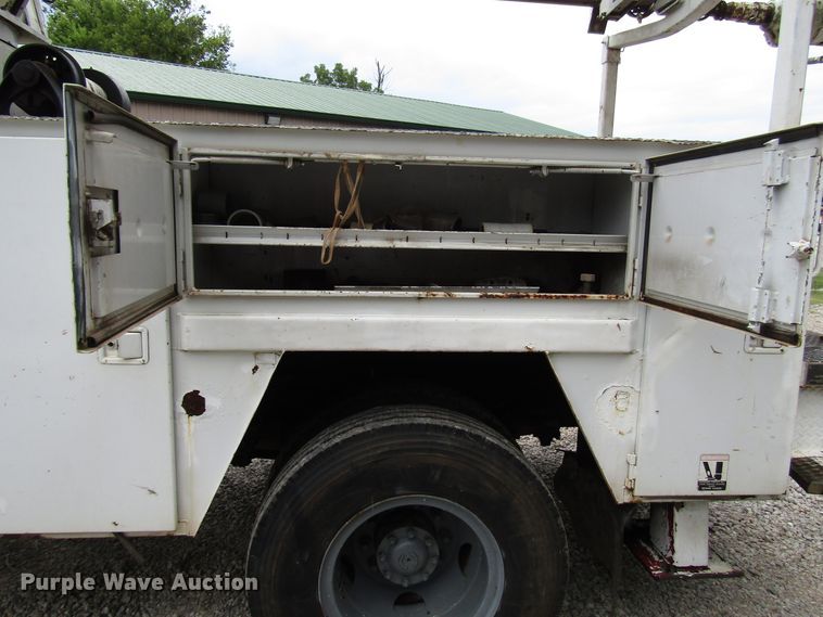 image for item DG1360 1991 Ford F800 digger derrick truck