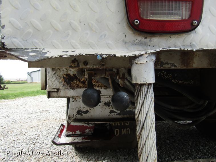 image for item DG1360 1991 Ford F800 digger derrick truck