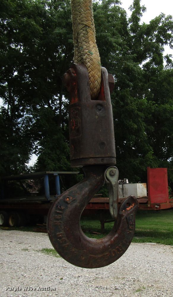 image for item DG1360 1991 Ford F800 digger derrick truck