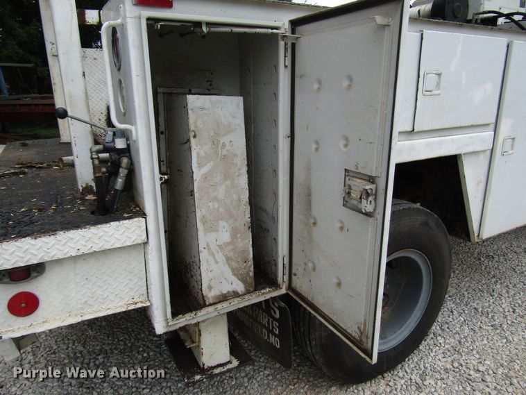 image for item DG1360 1991 Ford F800 digger derrick truck