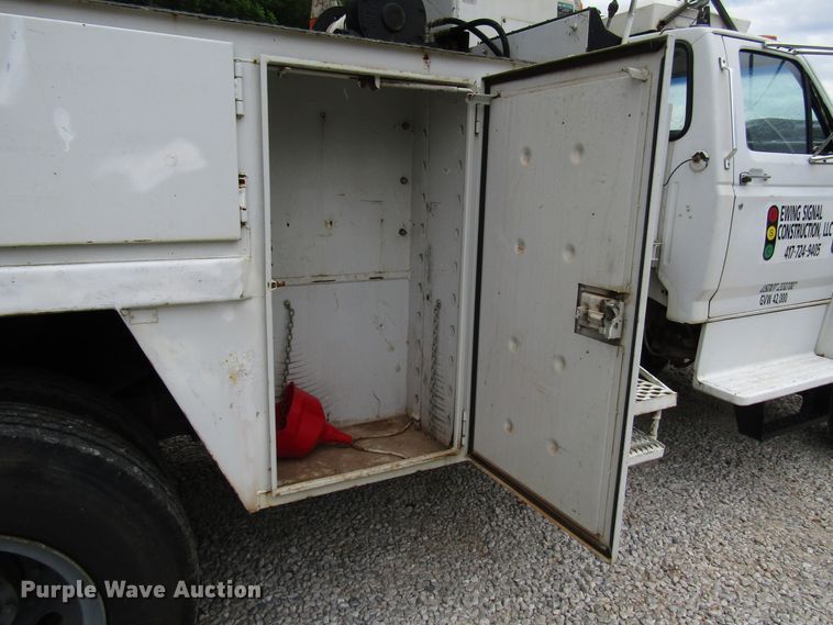 image for item DG1360 1991 Ford F800 digger derrick truck