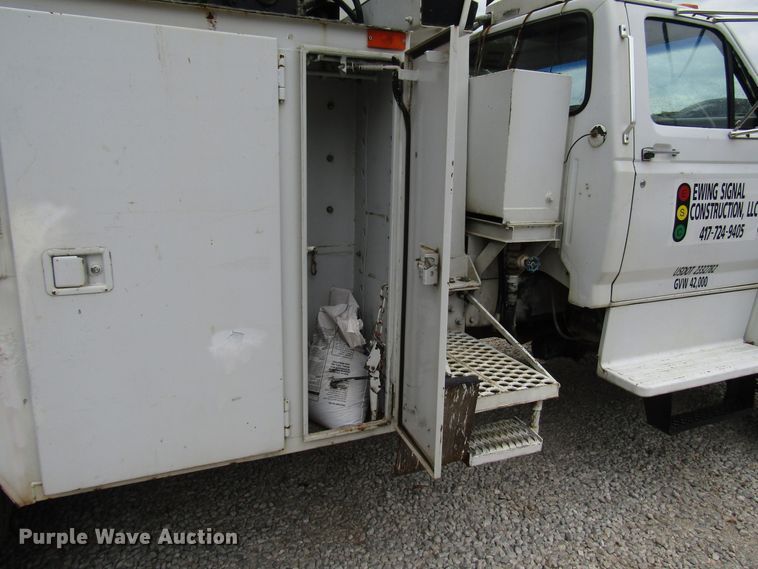 image for item DG1360 1991 Ford F800 digger derrick truck