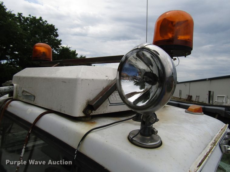 image for item DG1360 1991 Ford F800 digger derrick truck