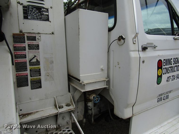 image for item DG1360 1991 Ford F800 digger derrick truck