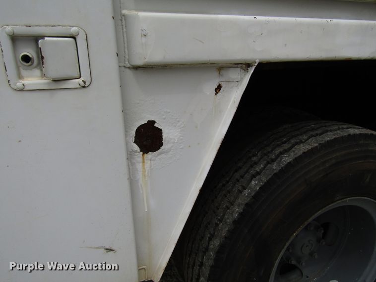 image for item DG1360 1991 Ford F800 digger derrick truck