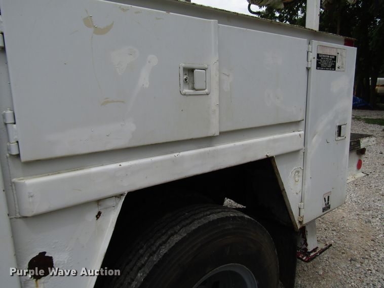 image for item DG1360 1991 Ford F800 digger derrick truck