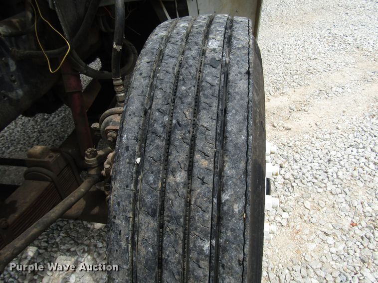 image for item DG1360 1991 Ford F800 digger derrick truck