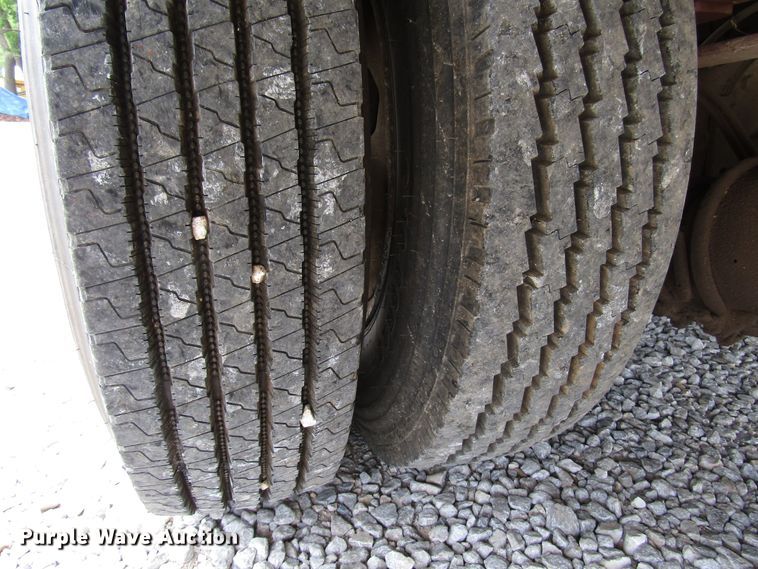 image for item DG1360 1991 Ford F800 digger derrick truck