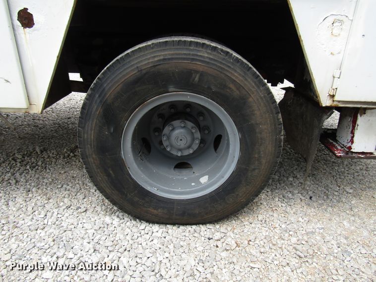 image for item DG1360 1991 Ford F800 digger derrick truck