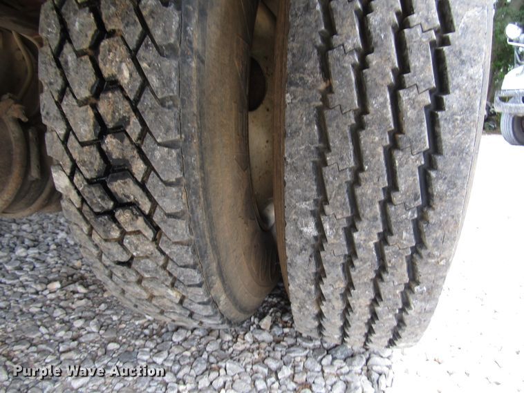 image for item DG1360 1991 Ford F800 digger derrick truck