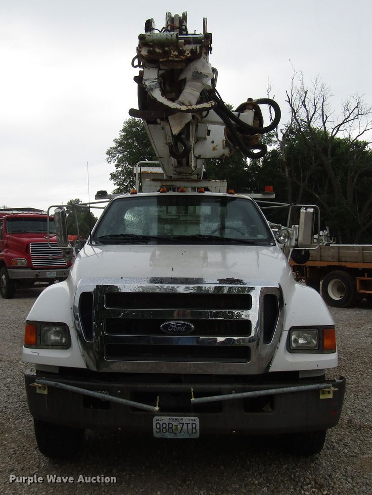 image for item DG1361 2004 Ford F750 Super Duty digger derrick truck