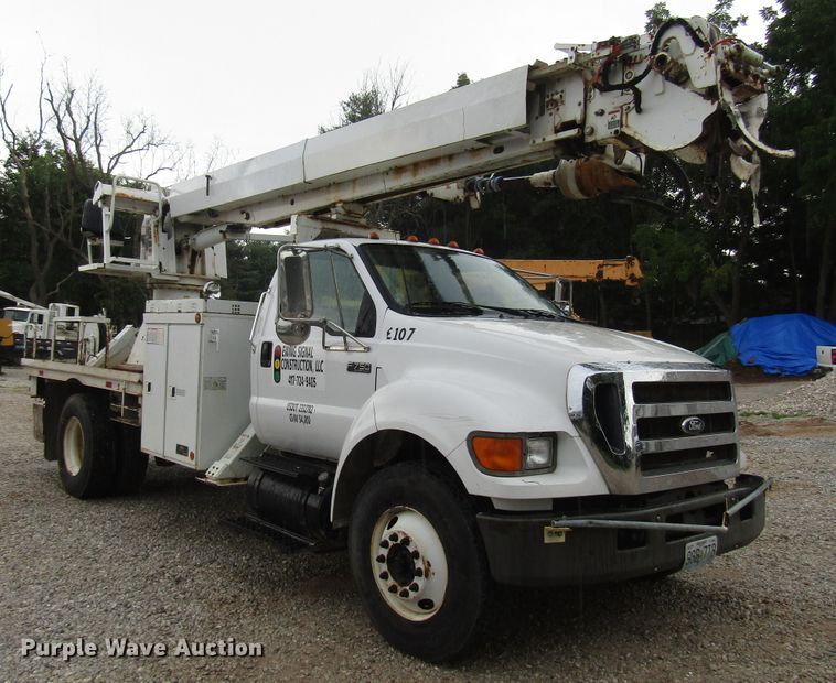 image for item DG1361 2004 Ford F750 Super Duty digger derrick truck