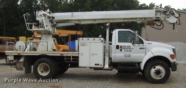 image for item DG1361 2004 Ford F750 Super Duty digger derrick truck