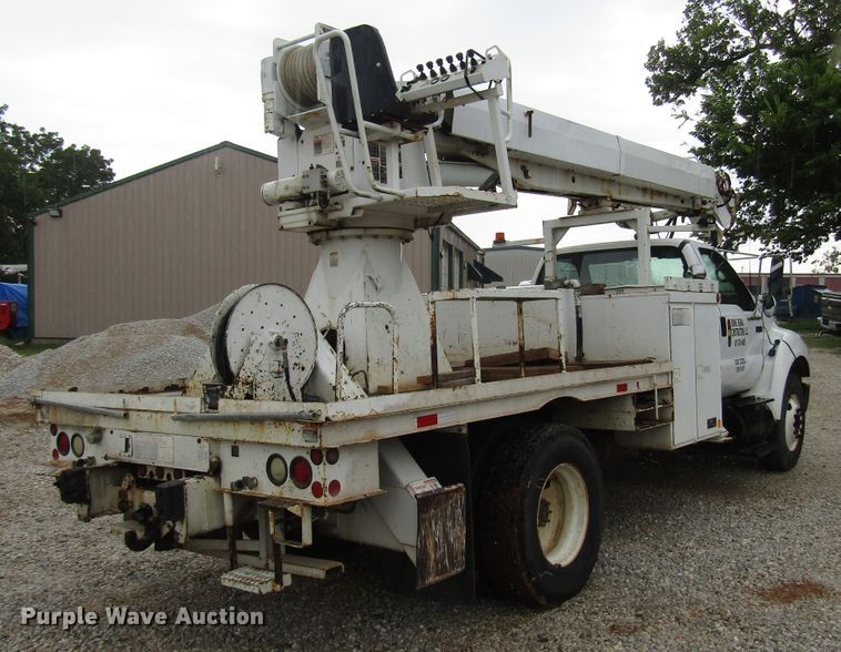 image for item DG1361 2004 Ford F750 Super Duty digger derrick truck