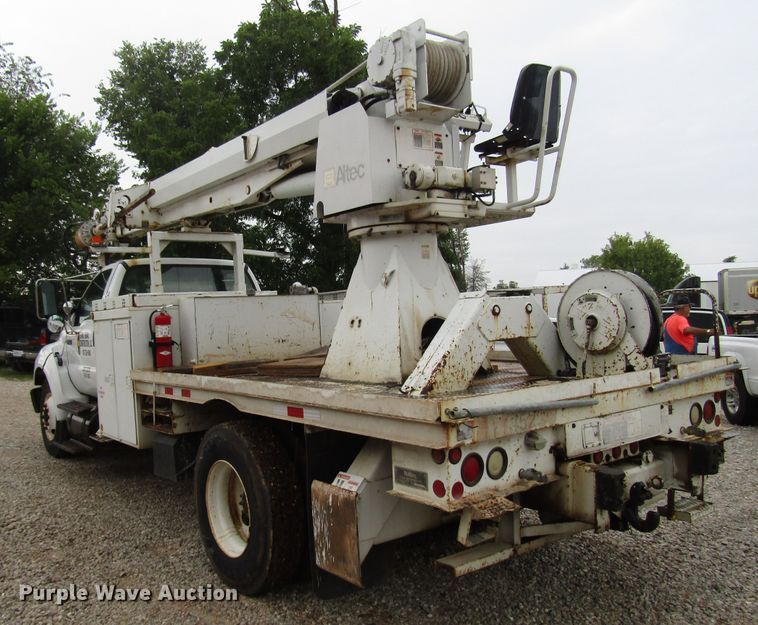 image for item DG1361 2004 Ford F750 Super Duty digger derrick truck