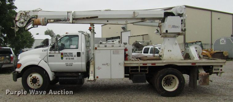 image for item DG1361 2004 Ford F750 Super Duty digger derrick truck