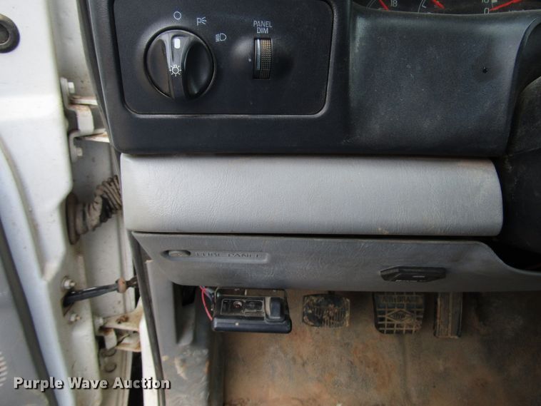 image for item DG1361 2004 Ford F750 Super Duty digger derrick truck