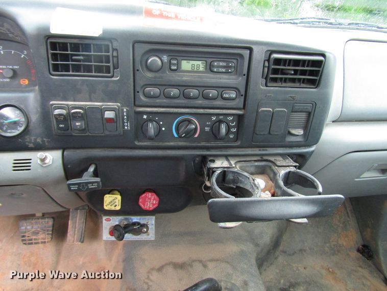 image for item DG1361 2004 Ford F750 Super Duty digger derrick truck