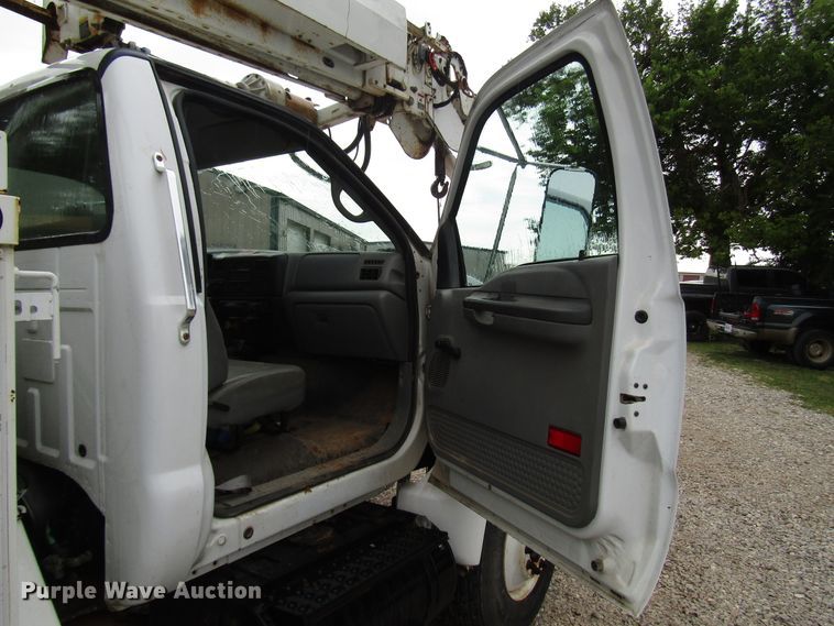 image for item DG1361 2004 Ford F750 Super Duty digger derrick truck