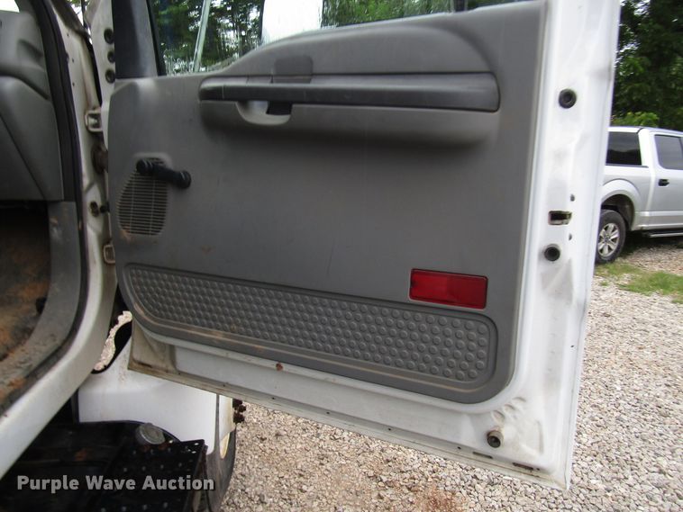 image for item DG1361 2004 Ford F750 Super Duty digger derrick truck