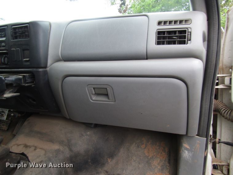 image for item DG1361 2004 Ford F750 Super Duty digger derrick truck