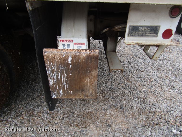 image for item DG1361 2004 Ford F750 Super Duty digger derrick truck