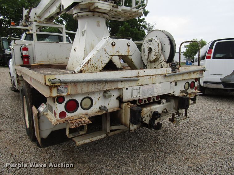 image for item DG1361 2004 Ford F750 Super Duty digger derrick truck