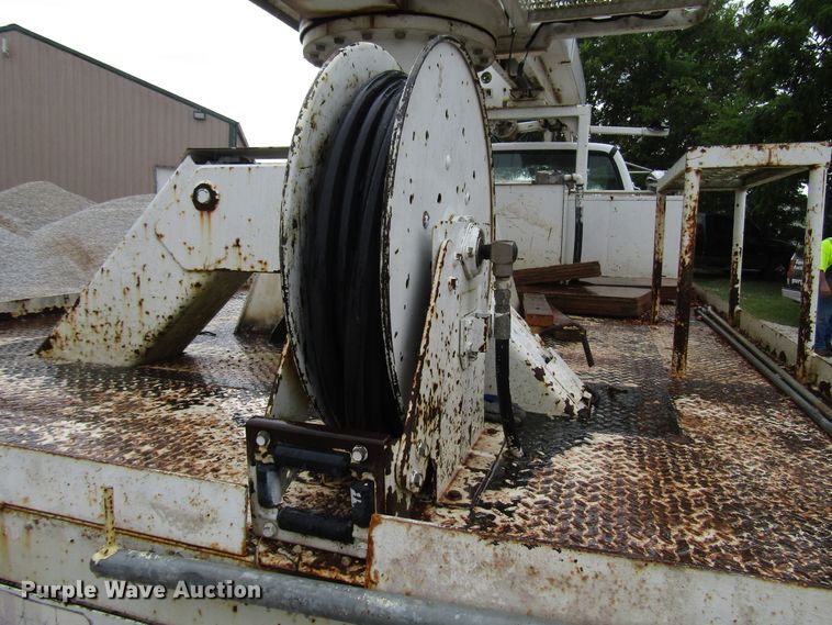 image for item DG1361 2004 Ford F750 Super Duty digger derrick truck