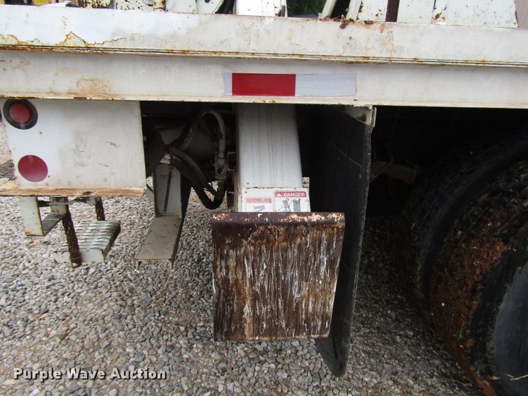 image for item DG1361 2004 Ford F750 Super Duty digger derrick truck