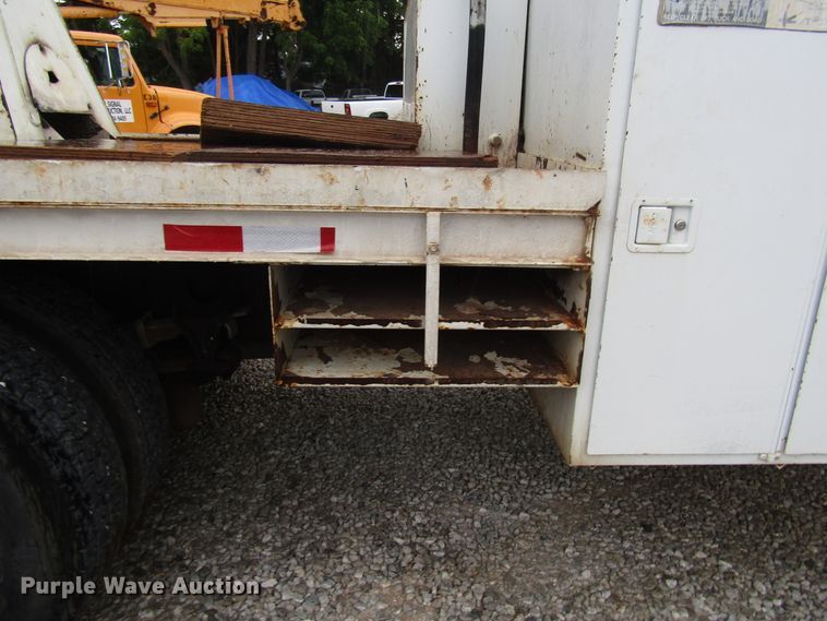 image for item DG1361 2004 Ford F750 Super Duty digger derrick truck