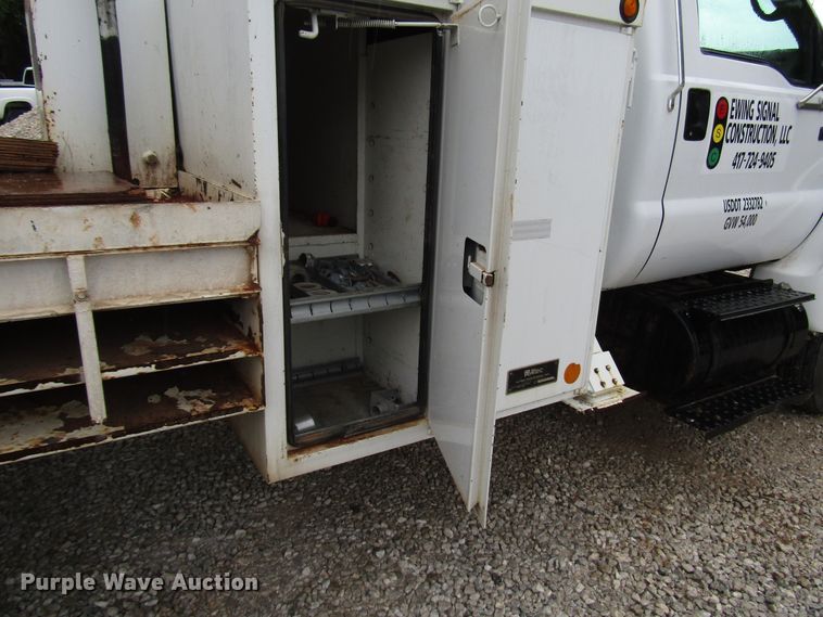 image for item DG1361 2004 Ford F750 Super Duty digger derrick truck