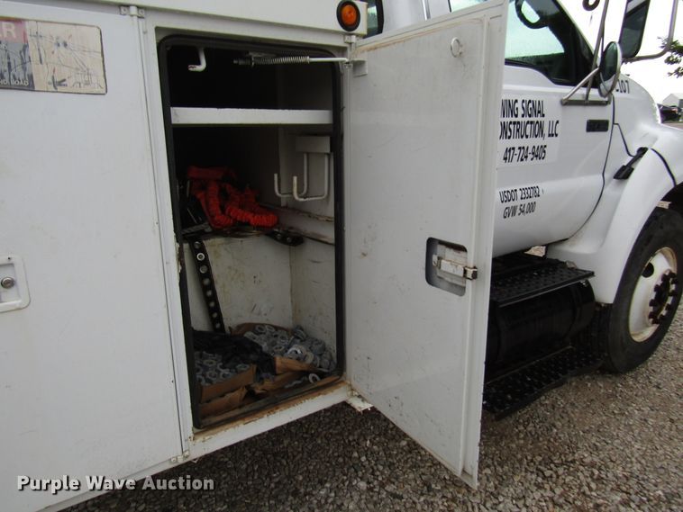 image for item DG1361 2004 Ford F750 Super Duty digger derrick truck