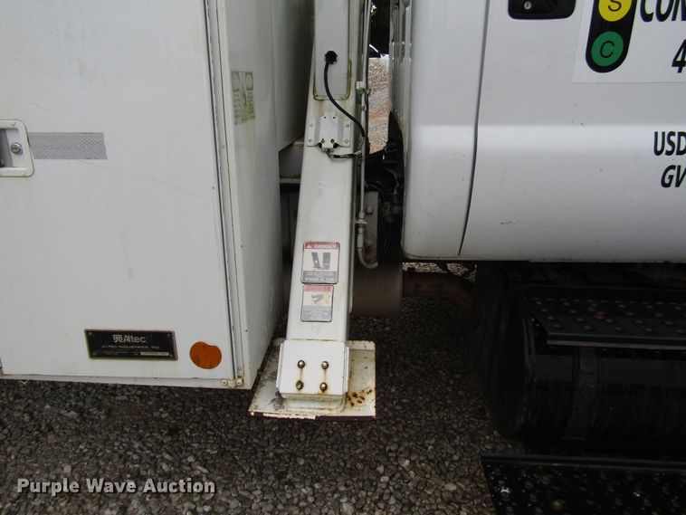 image for item DG1361 2004 Ford F750 Super Duty digger derrick truck