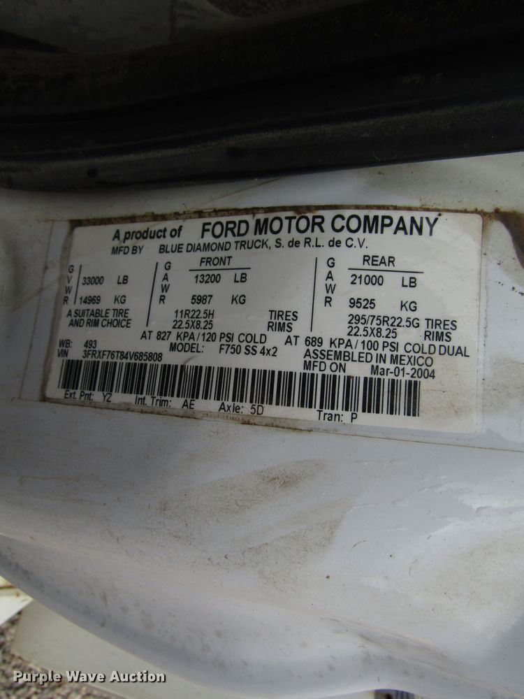 image for item DG1361 2004 Ford F750 Super Duty digger derrick truck