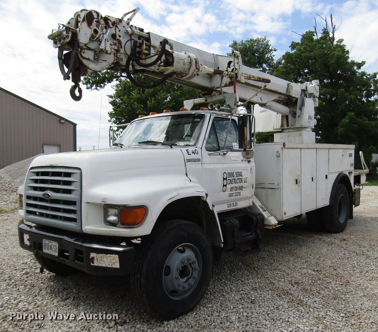 image for item DG1363 1999 Ford F800 digger derrick truck