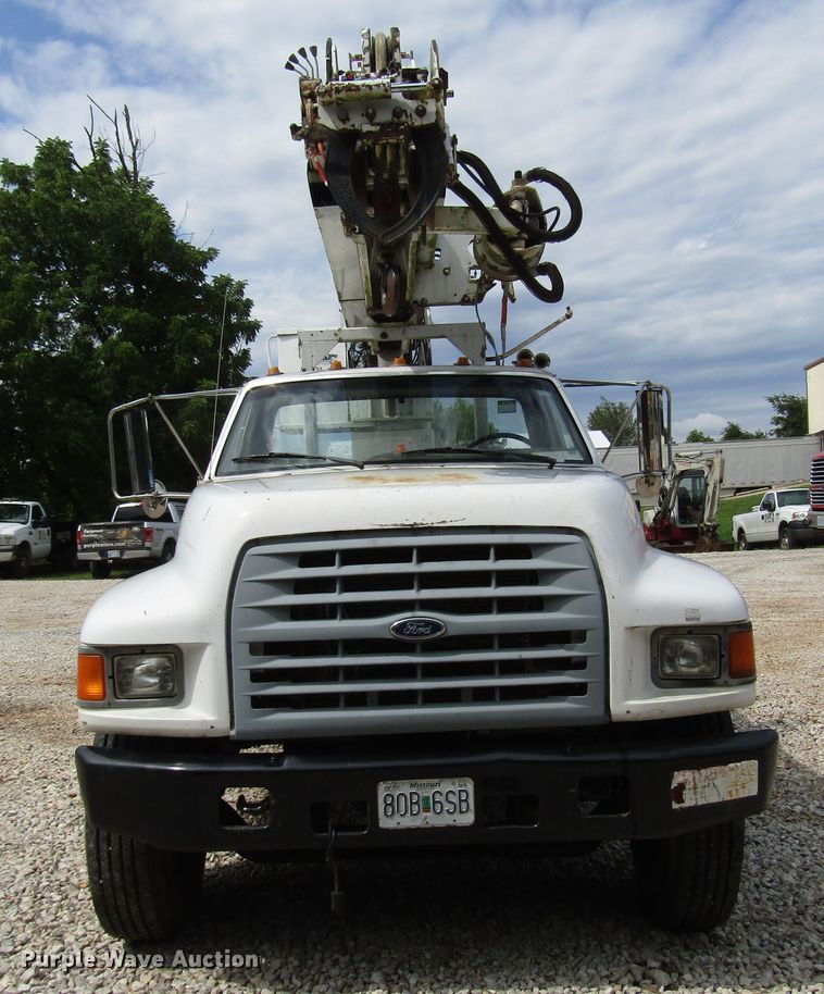 image for item DG1363 1999 Ford F800 digger derrick truck