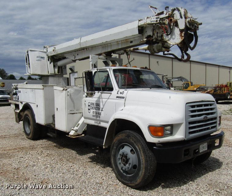 image for item DG1363 1999 Ford F800 digger derrick truck