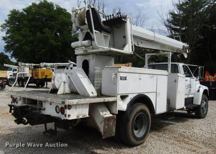 image for item DG1363 1999 Ford F800 digger derrick truck