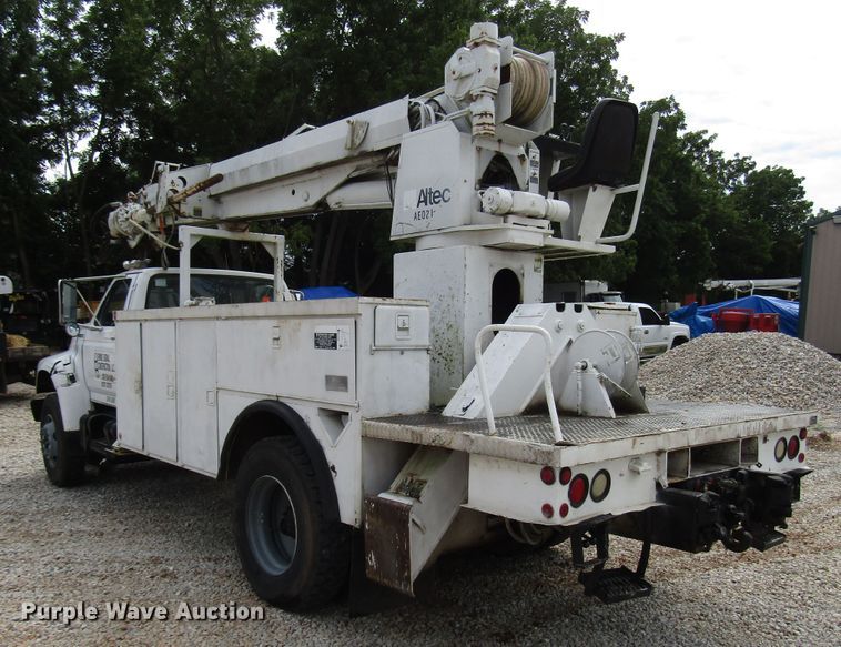 image for item DG1363 1999 Ford F800 digger derrick truck