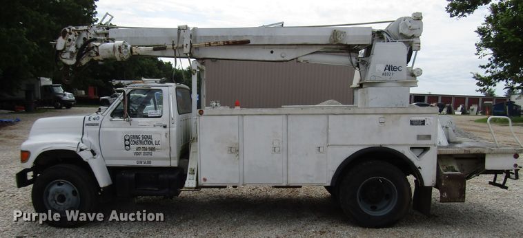 image for item DG1363 1999 Ford F800 digger derrick truck