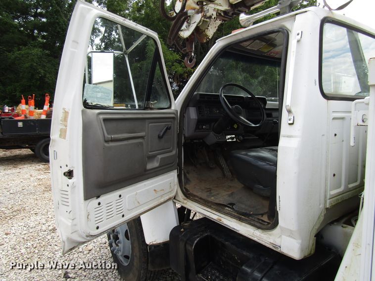 image for item DG1363 1999 Ford F800 digger derrick truck