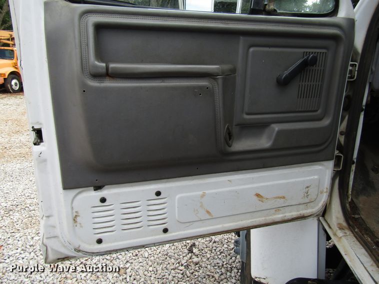 image for item DG1363 1999 Ford F800 digger derrick truck